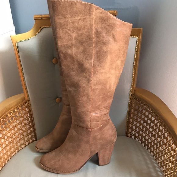 Forever 21 taupe faux leather pull on boots, chunky heel, rounded toe size 9 - Picture 9 of 11